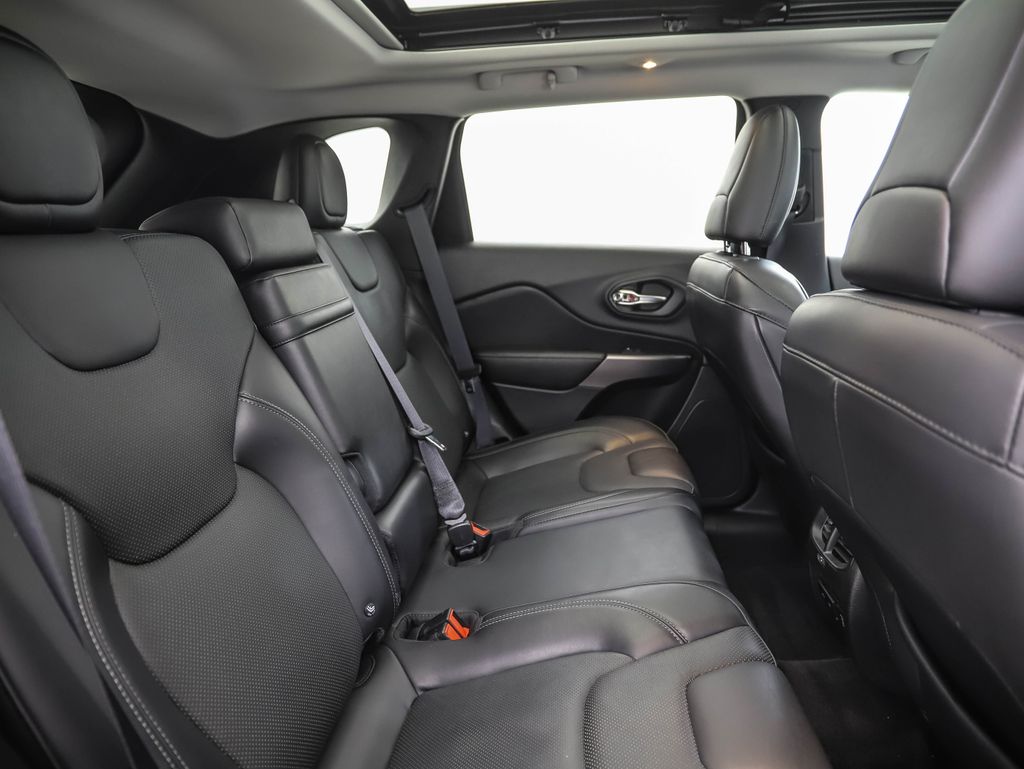 Thumbnail: 2019 Jeep Cherokee - 28