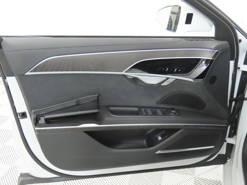 Thumbnail: 2025 Audi A8 - 28