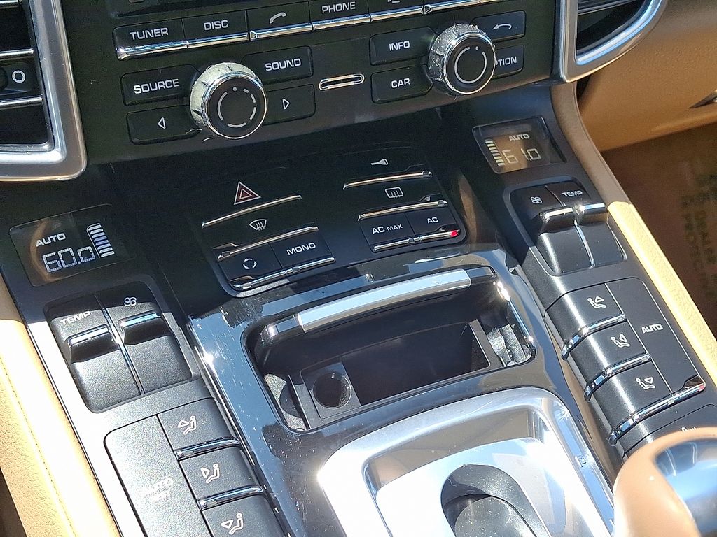 Thumbnail: 2011 Porsche Cayenne - 8