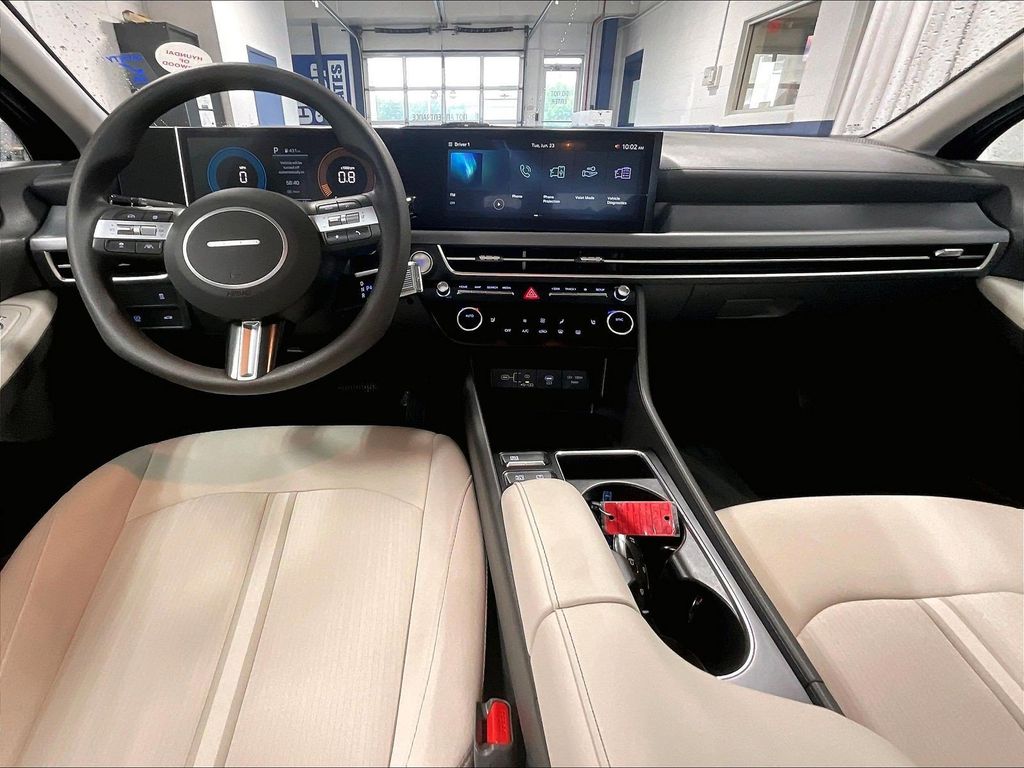 2025 Hyundai Sonata — photo 21