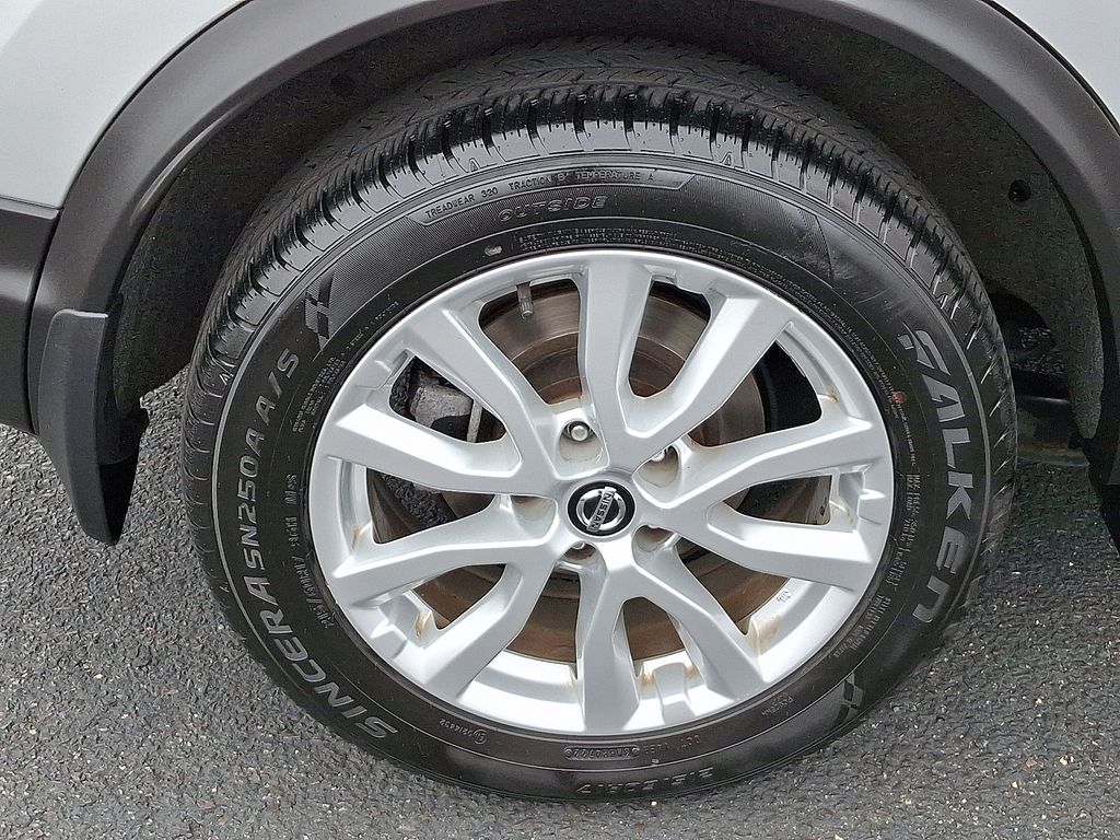 Thumbnail: 2020 Nissan Rogue Sport - 8