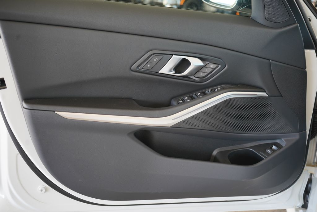 Thumbnail: 2026 BMW 3 Series - 9