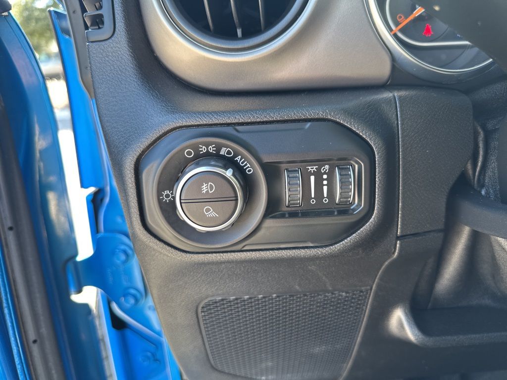 Used Car 2021 Jeep Gladiator  Sport For Sale Under $35,000 In Austin, Texas