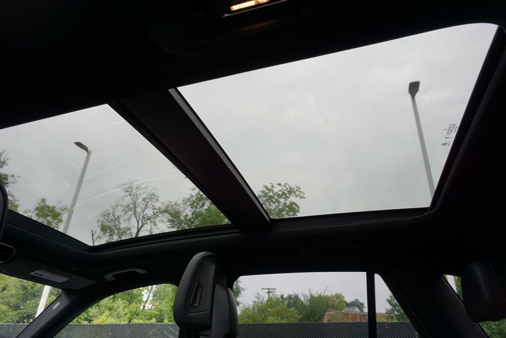 Thumbnail: 2025 Mercedes-Benz GLC - 16