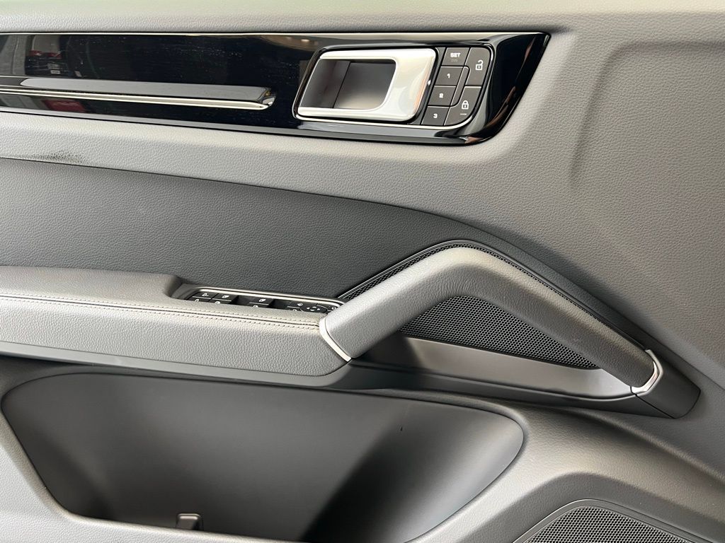 Thumbnail: 2022 Porsche  - 19