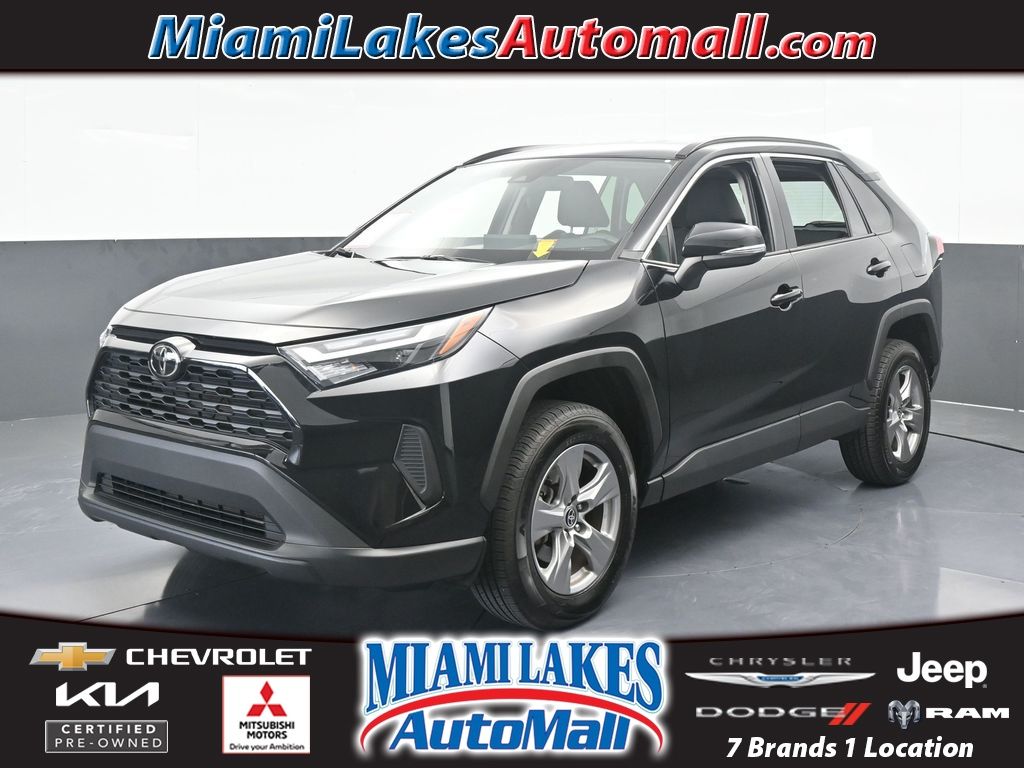 2024 Toyota RAV4 XLE's photo