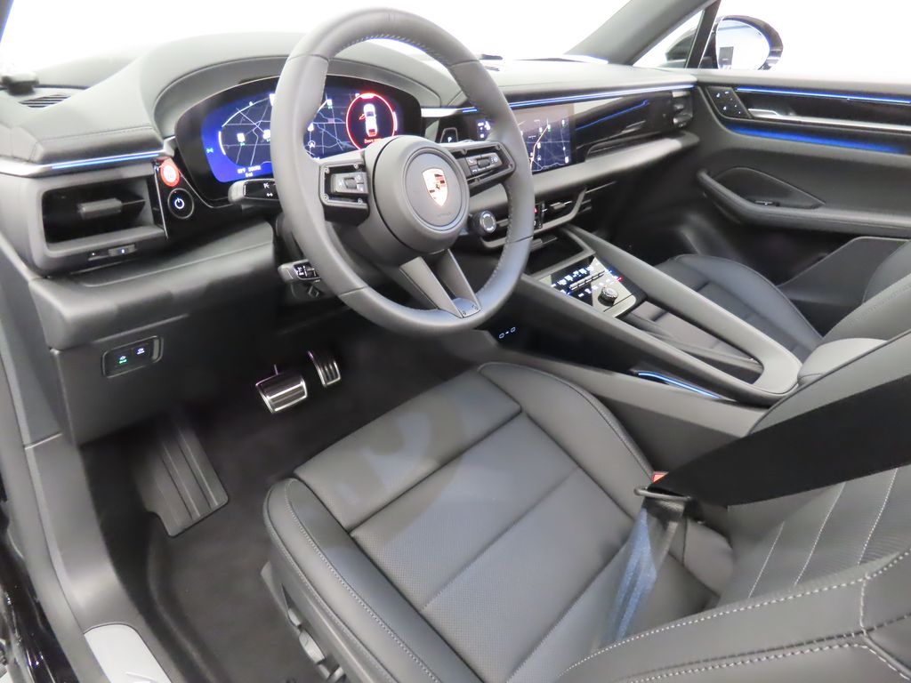 Thumbnail: 2025 Porsche Macan - 4