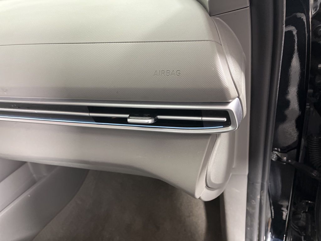 Thumbnail: 2025 Hyundai Elantra - 19