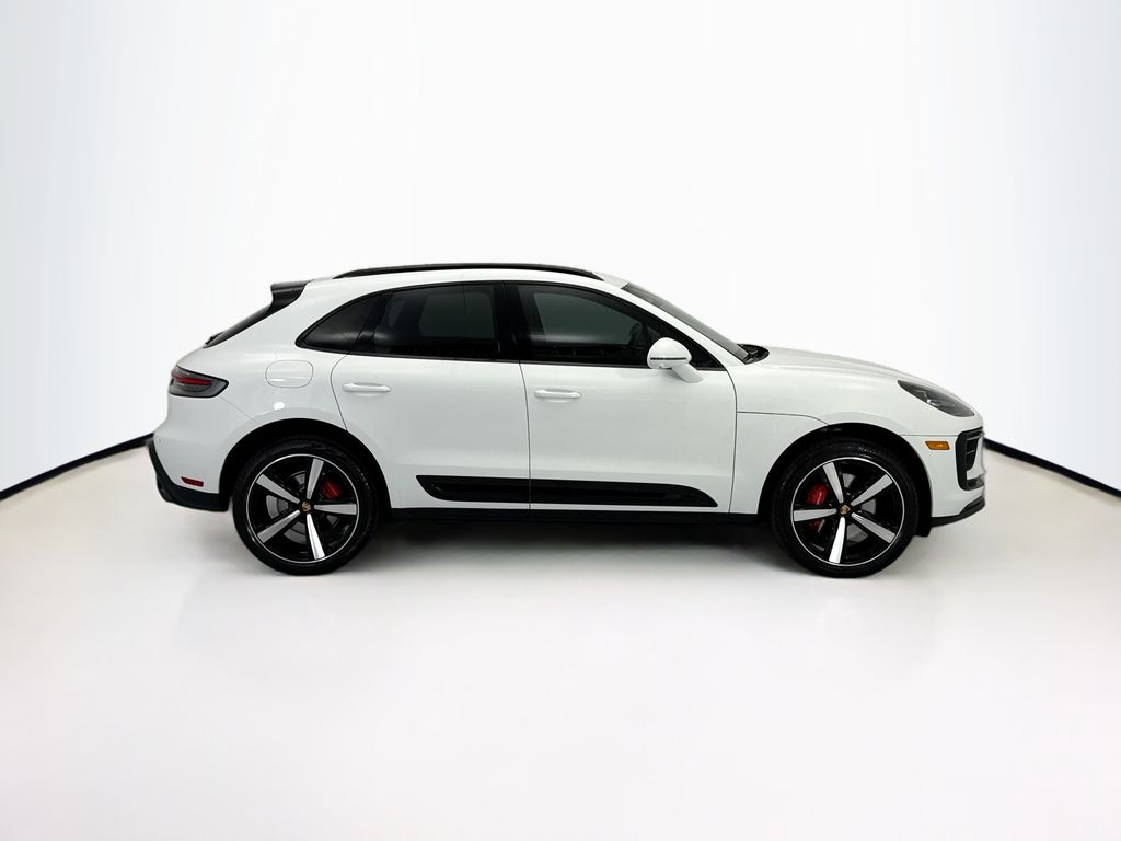 Thumbnail: 2026 Porsche Macan - 4