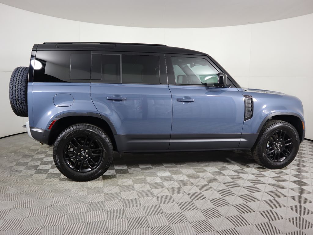 Thumbnail: 2025 Land Rover Defender - 4