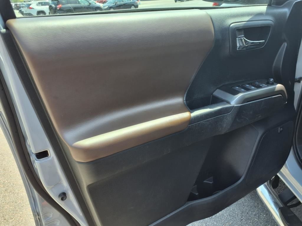 2021 Toyota Tacoma Limited photo 6