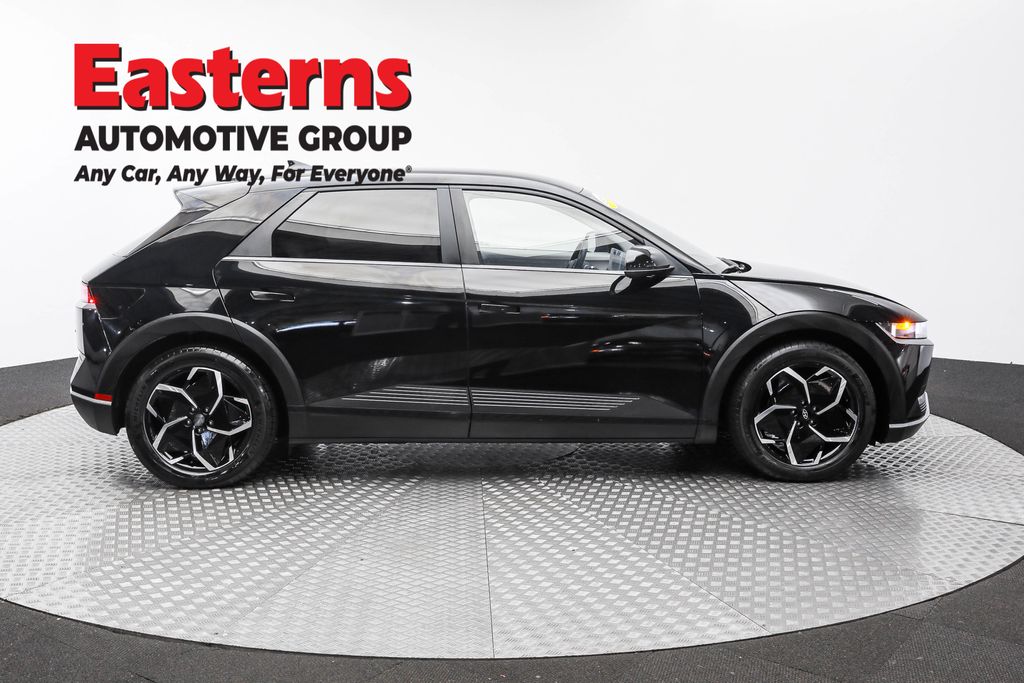Used 2023 Black Hyundai SEL image 4