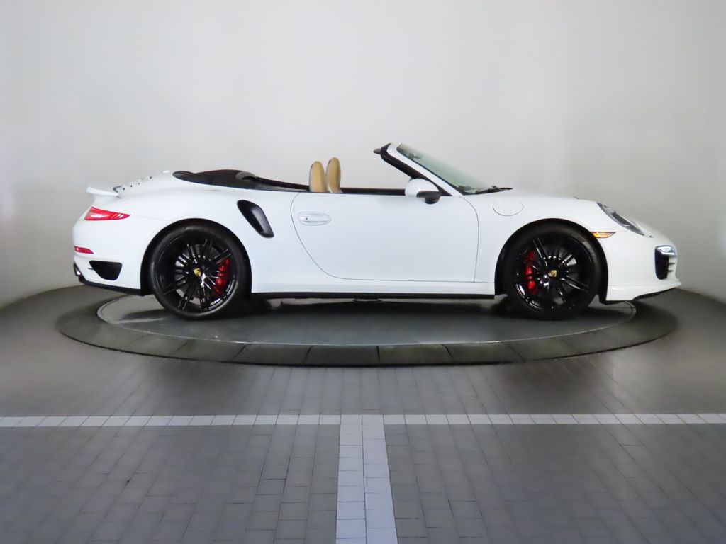 Thumbnail: 2016 Porsche 911 - 16
