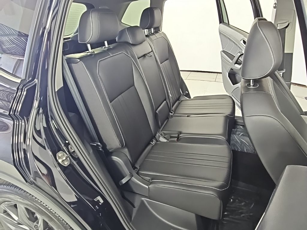 Thumbnail: 2023 Volkswagen Tiguan - 19