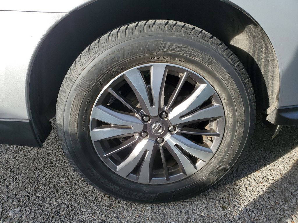 View vehicle photo 5