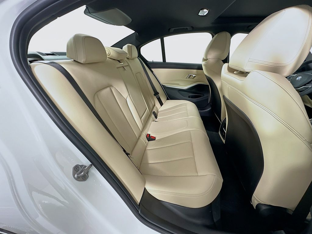 Thumbnail: 2025 BMW 3 Series - 28