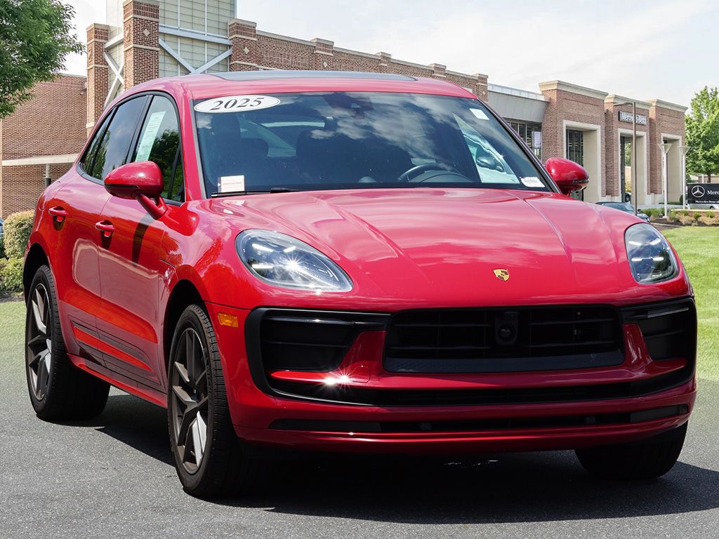Thumbnail: 2025 Porsche Macan - 3