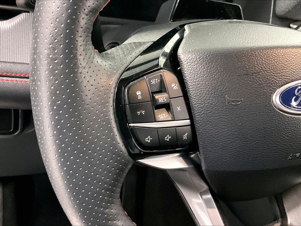 2025 Ford Explorer — photo 23