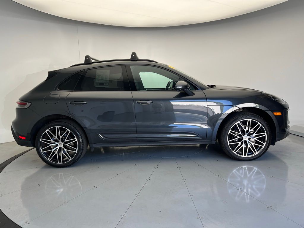2025 Porsche Macan  23