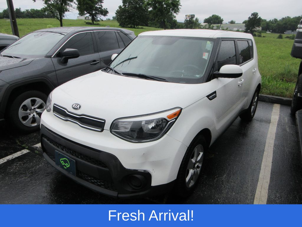 Clear White 2019 Kia Soul Base FWD Wagon Front-Wheel Drive 6-Speed Automatic