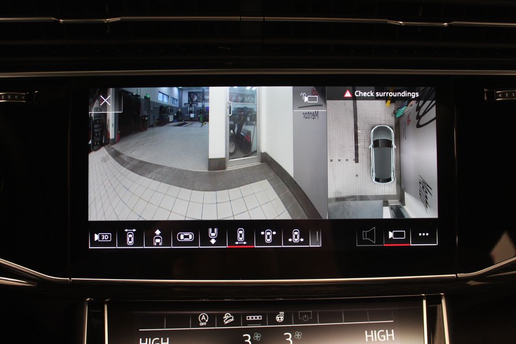 Thumbnail: 2026 Audi Q8 - 25