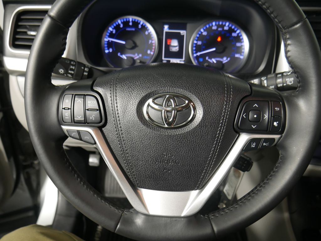 Thumbnail: 2019 Toyota Highlander - 13