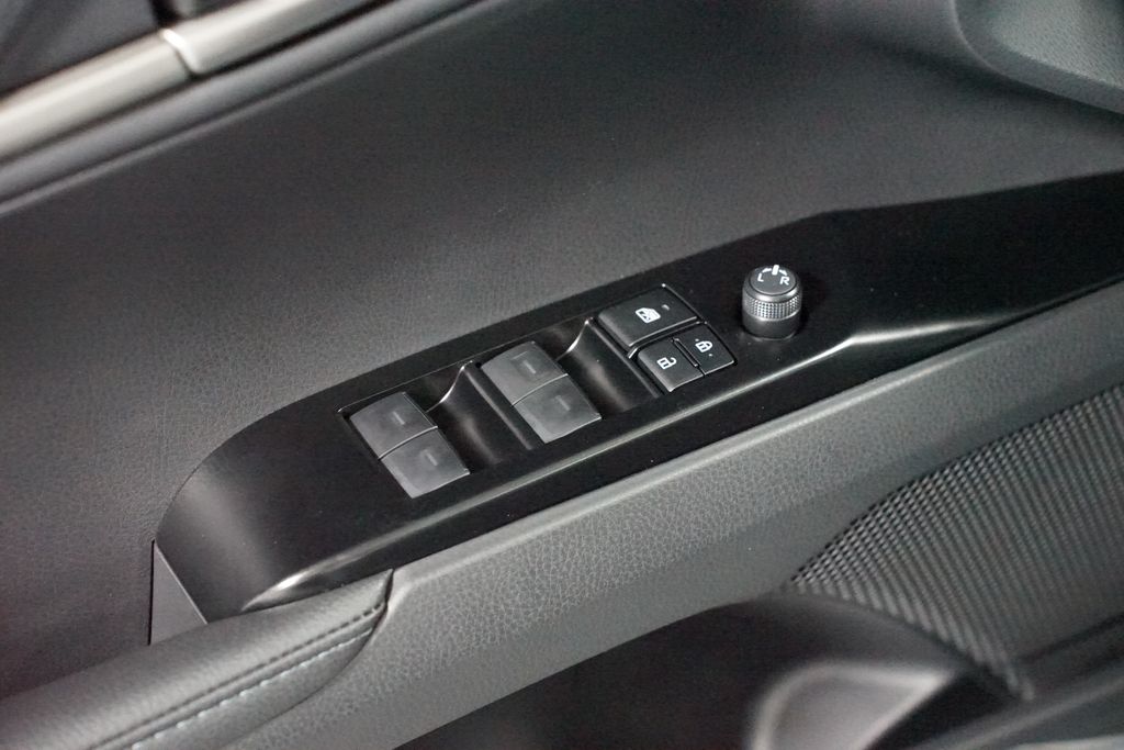2025 Toyota Camry XSE 32