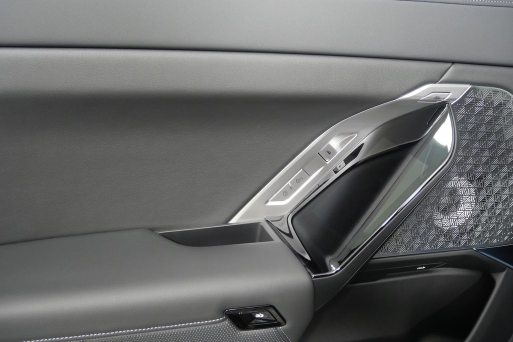 2025 BMW i7 xDrive60 17