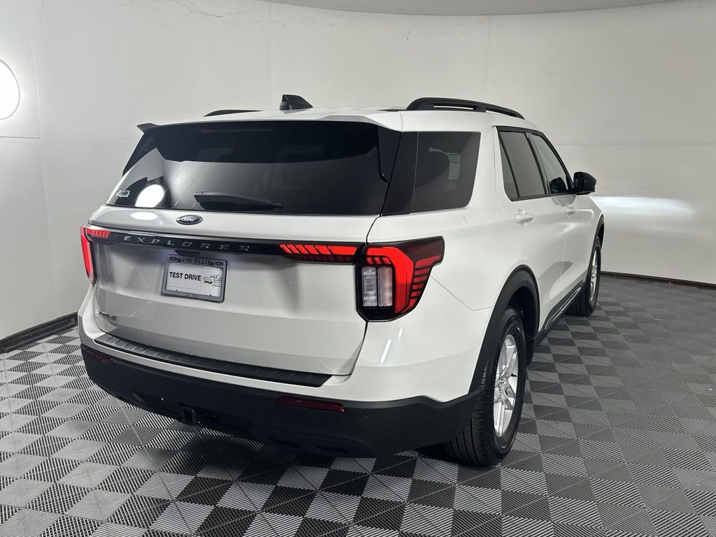 2025 Ford Explorer Active 7