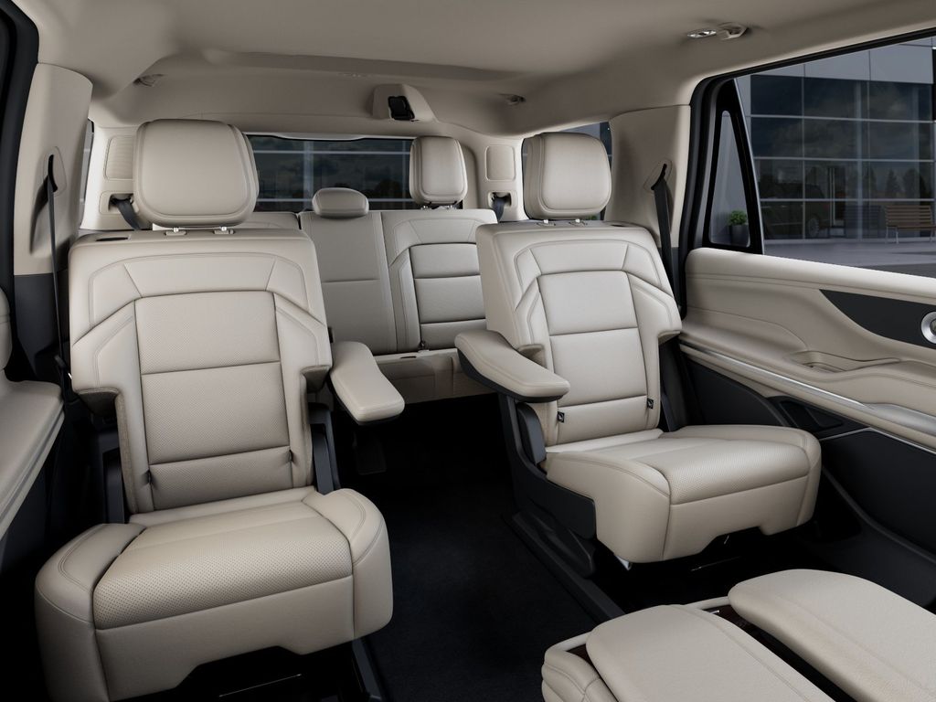 2027 Lincoln Navigator Premiere