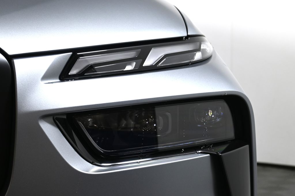 Thumbnail: 2026 BMW X7 - 11