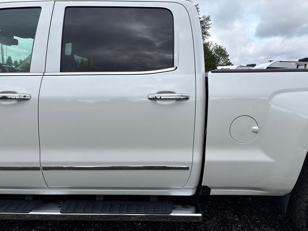 2017 Iridescent Pearl Tricoat Chevrolet Silverado 1500 High Country 4X4 Truck