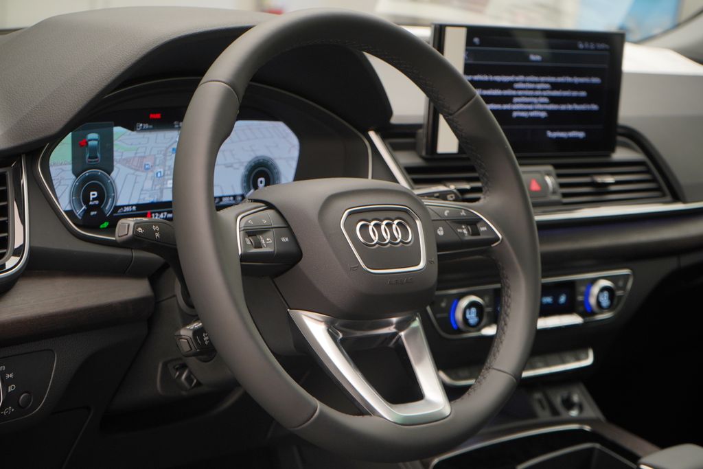 2025 Audi Q5 e  8