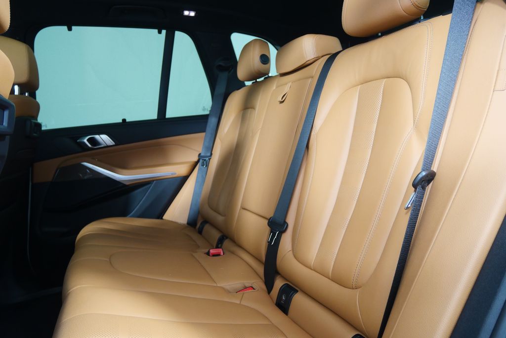 Thumbnail: 2022 BMW X5 - 16