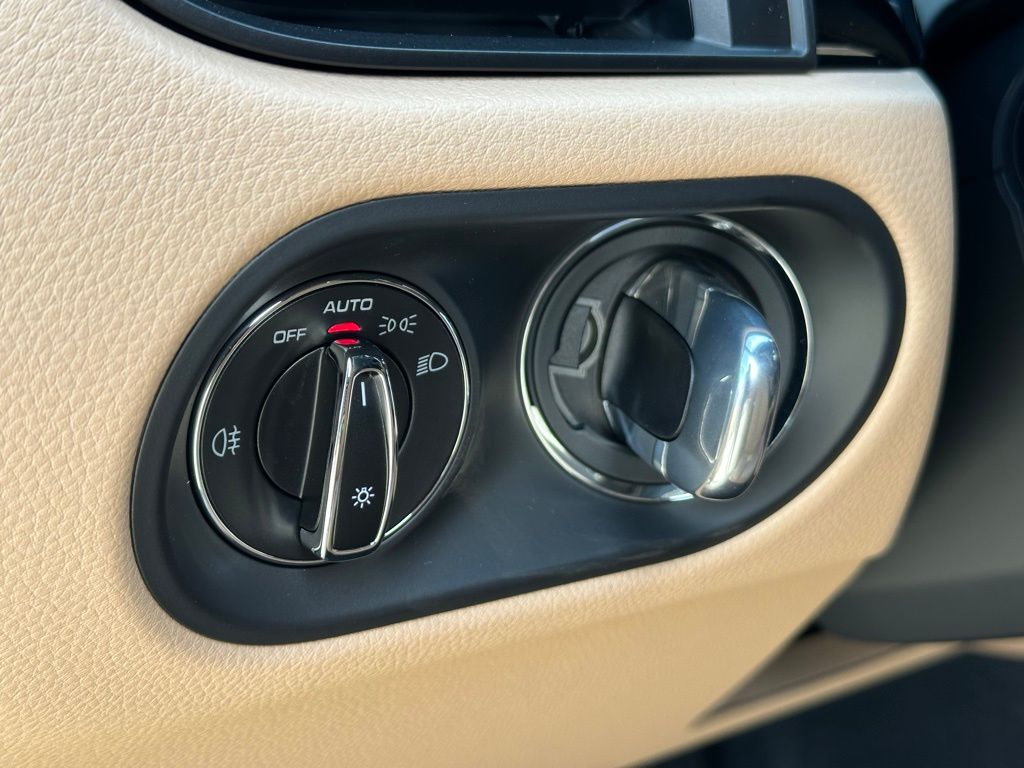 Thumbnail: 2026 Porsche Macan - 17