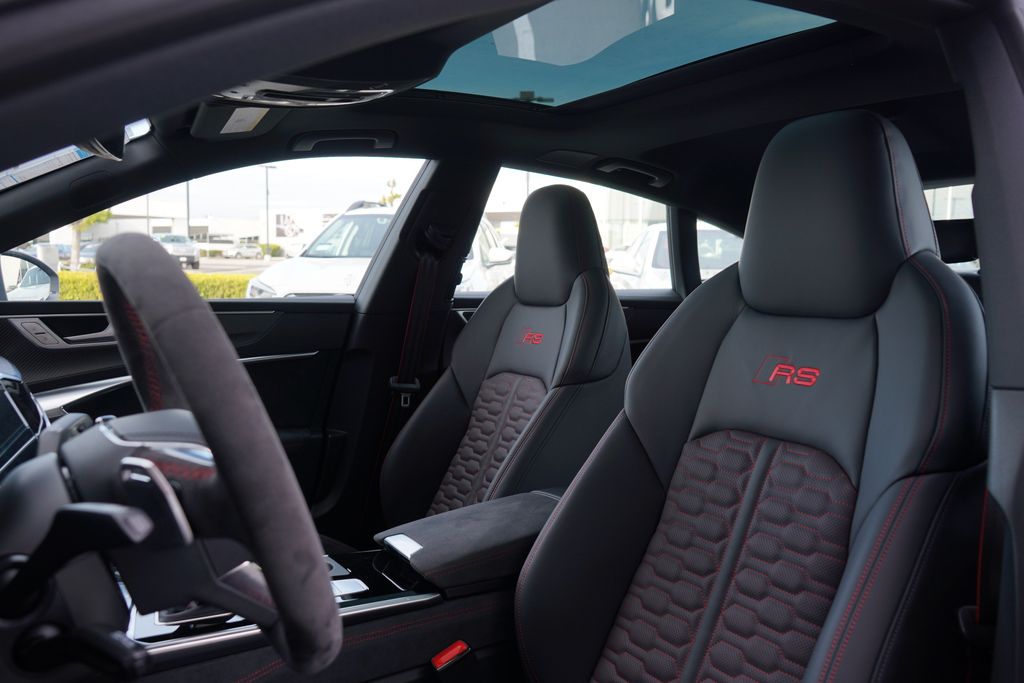 Thumbnail: 2025 Audi RS 7 - 10