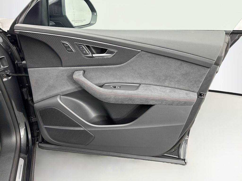 Thumbnail: 2026 Audi RS Q8 - 25