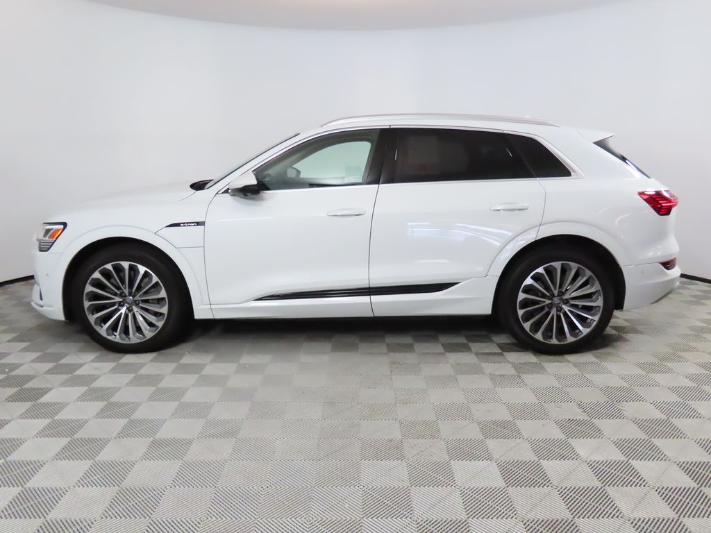 Thumbnail: 2019 Audi e-tron - 2