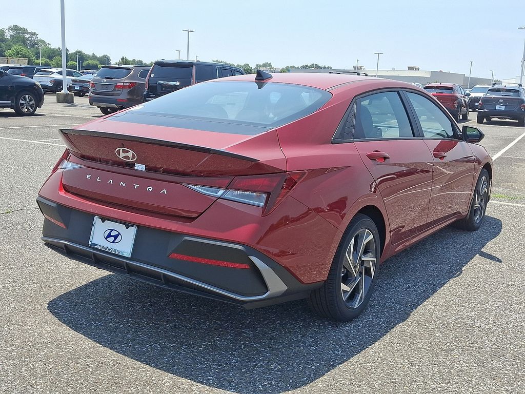 Thumbnail: 2025 Hyundai Elantra - 4
