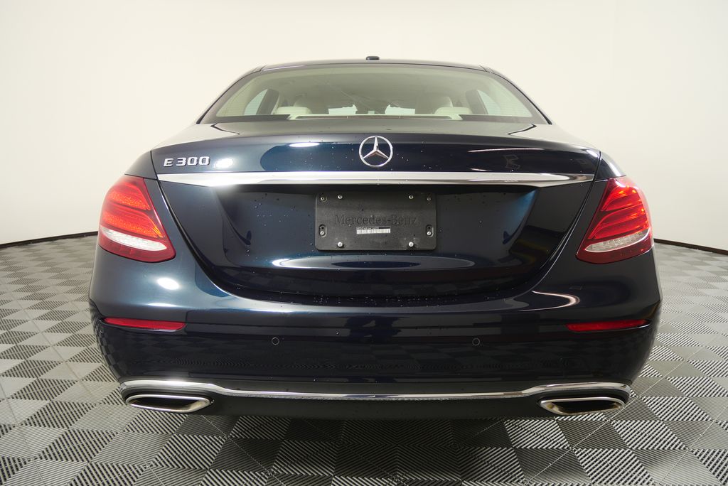 Thumbnail: 2017 Mercedes-Benz E-Class - 4