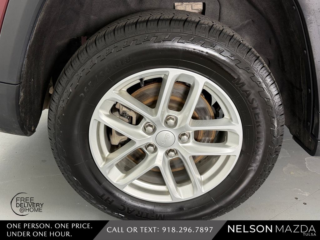 Used 2023 Red Jeep Laredo image 13