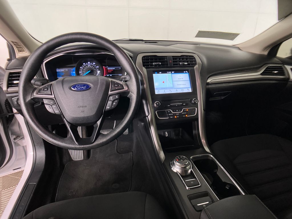 2017 Ford Fusion SE photo 3