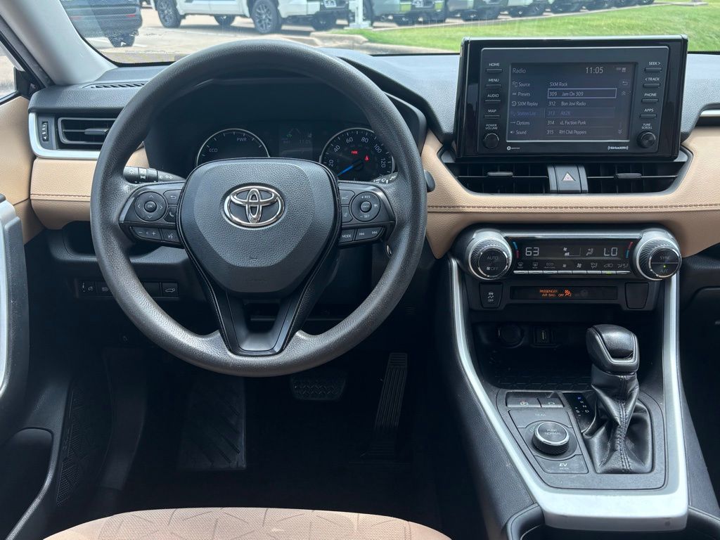 2021 Toyota RAV4 Hybrid XLE photo