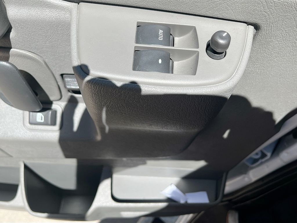 Used 2025 White GMC Work Van image 17