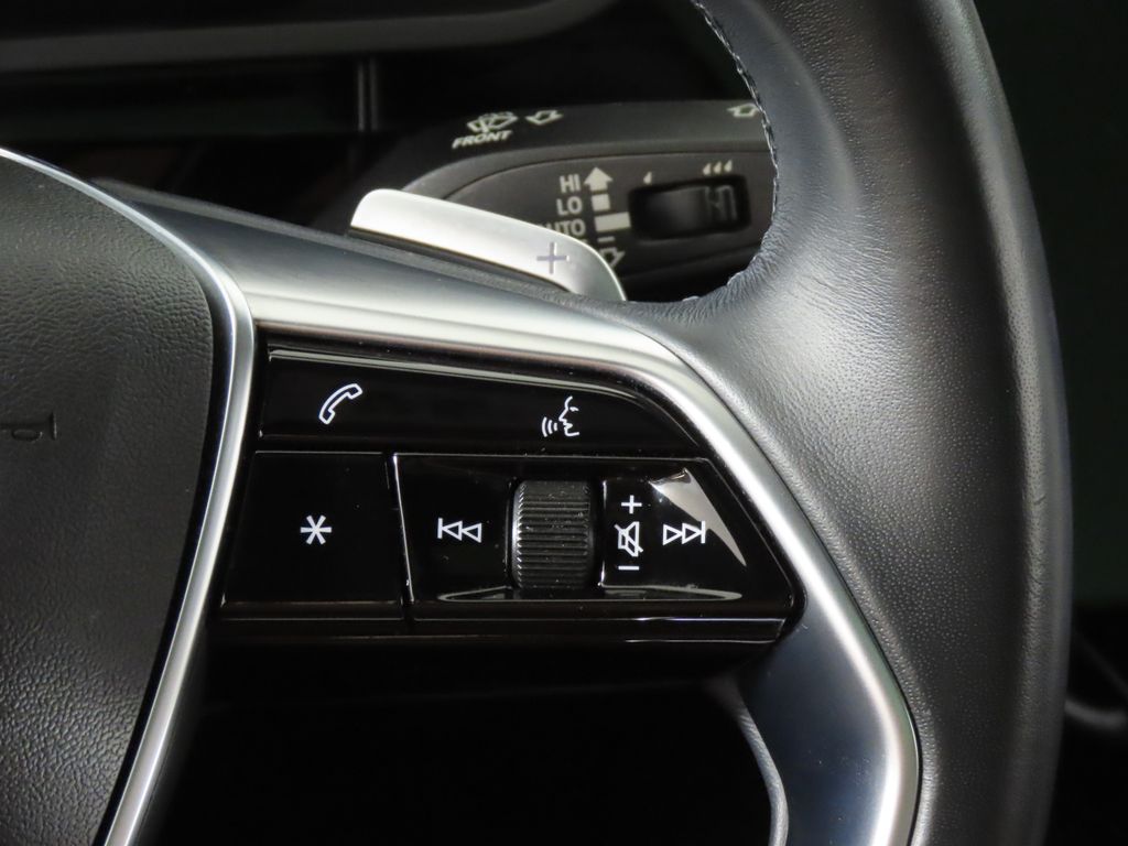 Thumbnail: 2022 Audi e-tron - 18