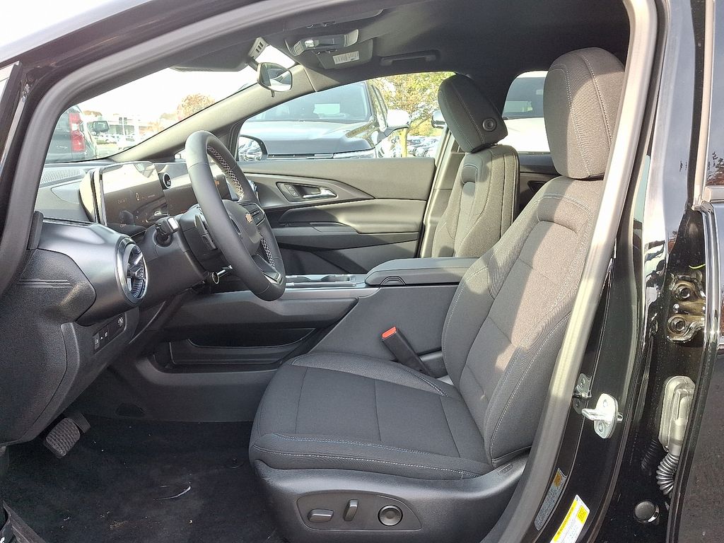 Thumbnail: 2026 Chevrolet Equinox - 6