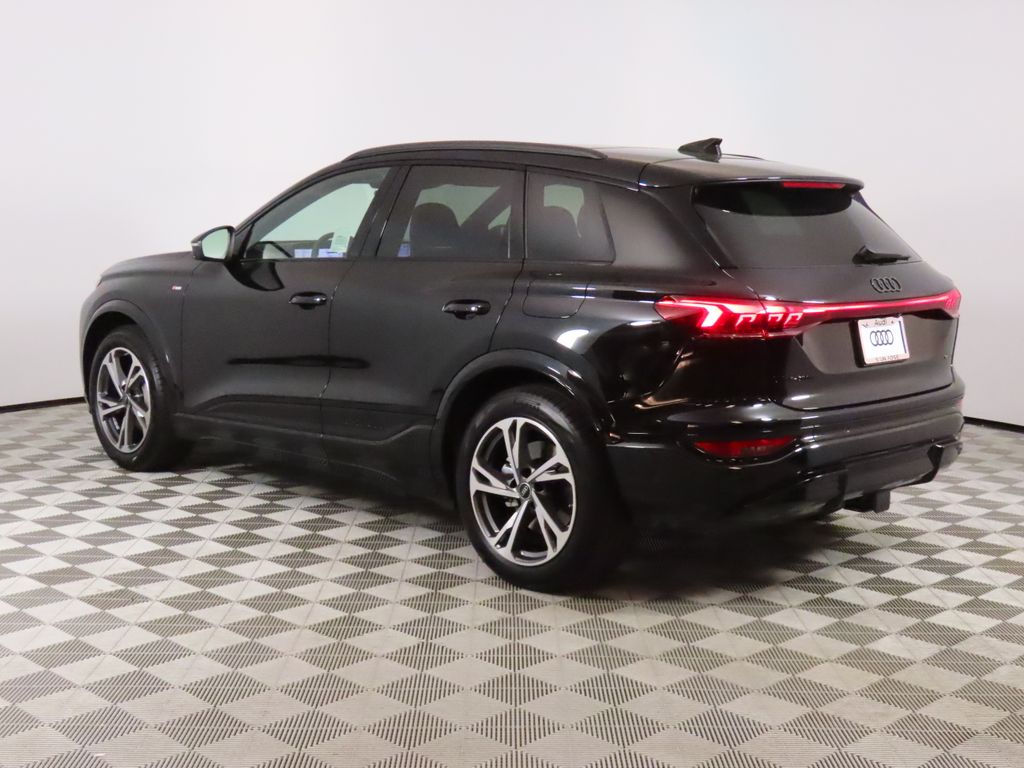 Thumbnail: 2027 Audi Q6 e-tron - 3