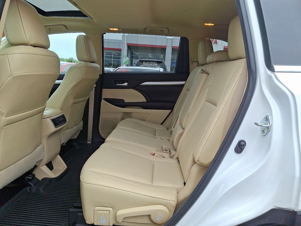 Thumbnail: 2017 Toyota Highlander - 10