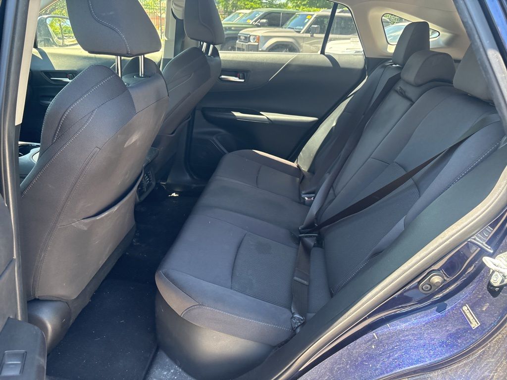 Used 2021  Toyota LE image 7