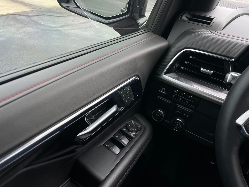 Thumbnail: 2025 Chevrolet Suburban - 21